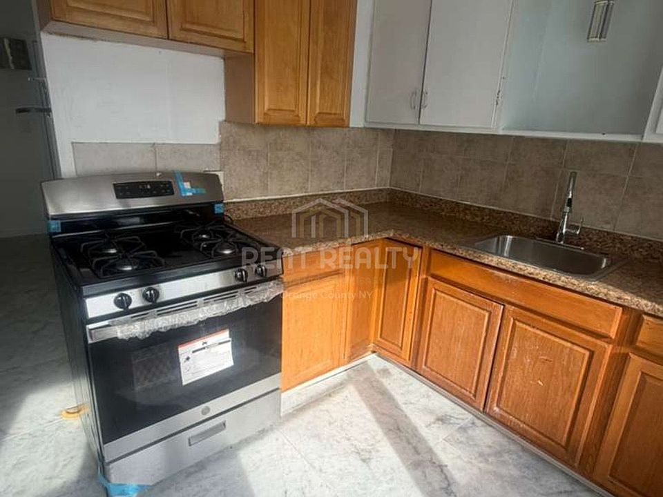 2nd image of 123 Main St