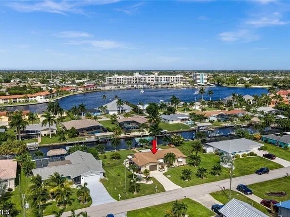 425 Pinecrest Ct, Cape Coral, FL 33904
