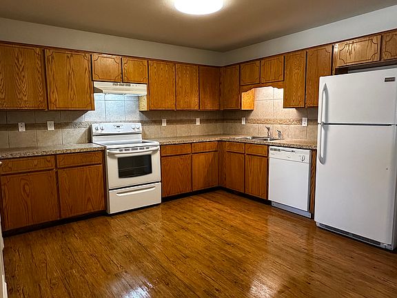3rd image of 409 Topeka Ct APT B