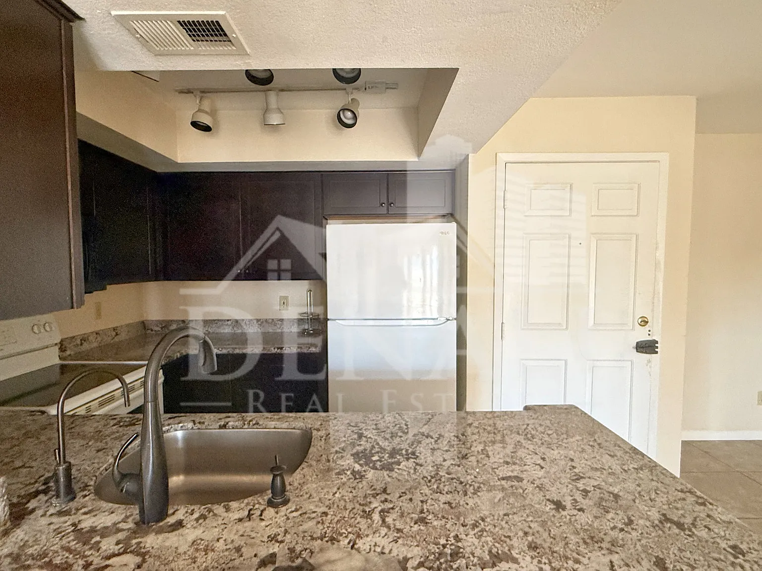 2 bed, 2.0 bath, 988 sqft, $1,595 — Photo 4