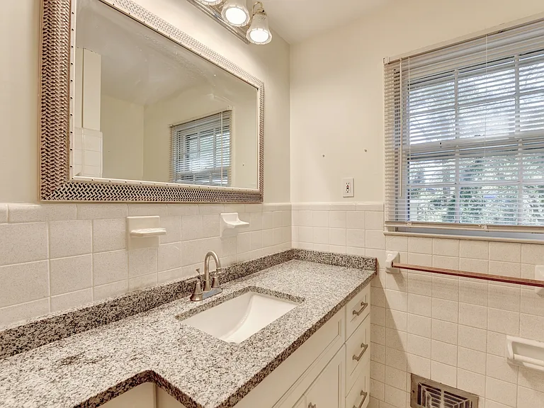 2628 Whitehurst Dr NE — Photo 17
