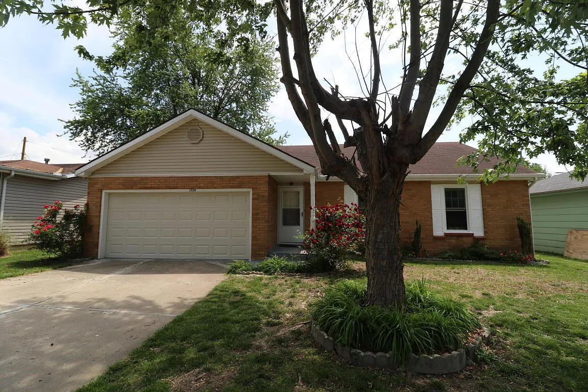 Available Now! Great Home in Southwest Springfield — Photo 1