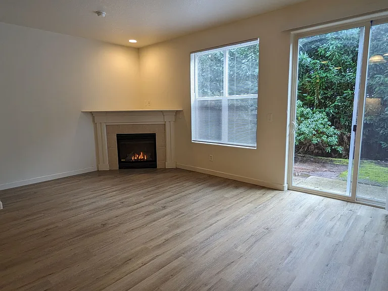 Halsey East Townhomes — Photo 41