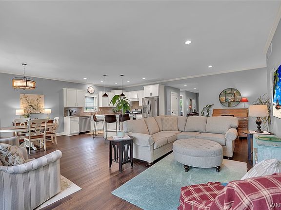 5th image of 22 Deer View Dr