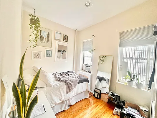 Rented by Century 21 Premier  | media 8