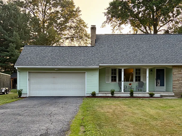 812 Crestwood Ave — Photo 1