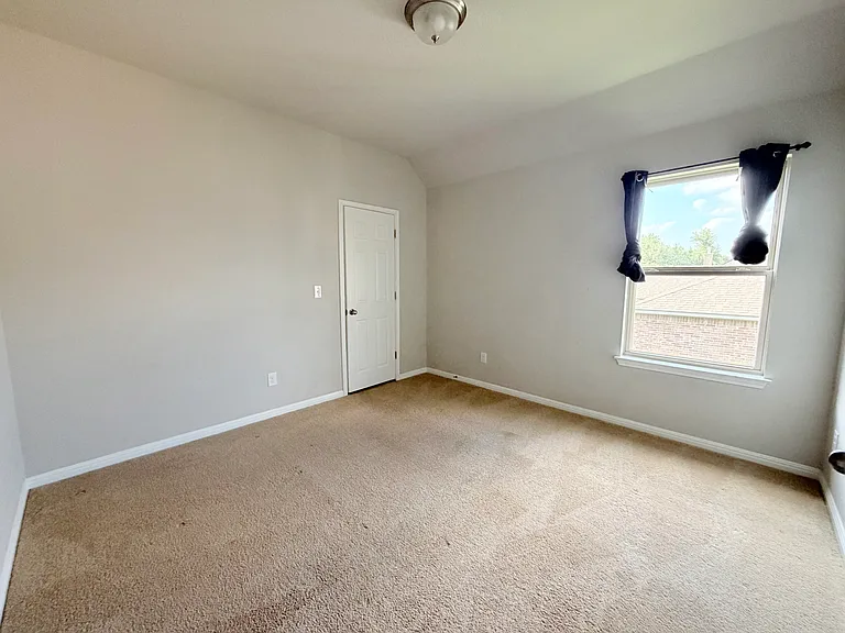 1009 Valley View Dr — Photo 23