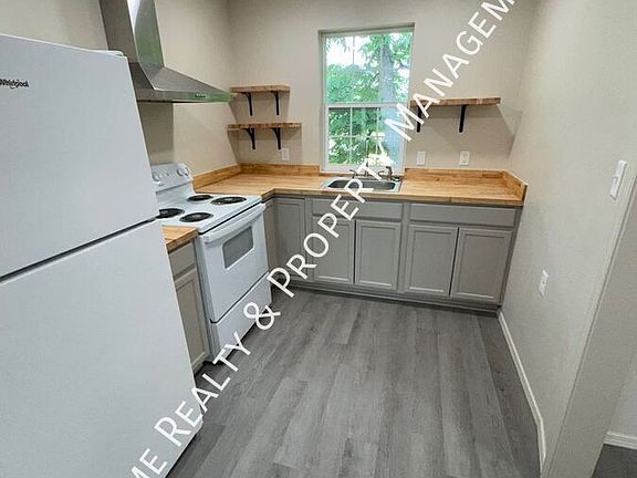 4th image of 1224 School St #B-a