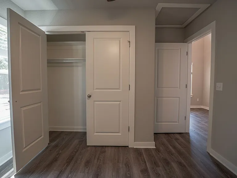 724 N Honey Locust Bnd — Photo 4