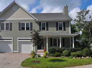8 Crestview Dr, Westerly, RI 02891