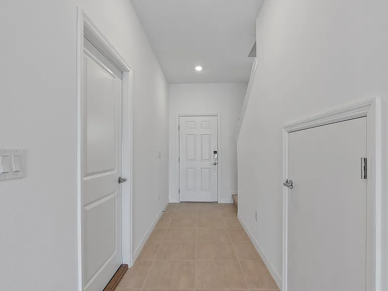 2128 Hallier Cv — Photo 2