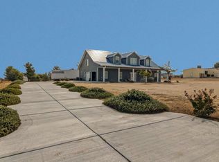 10821 Riggins Rd #A & B, Phelan, CA 92371