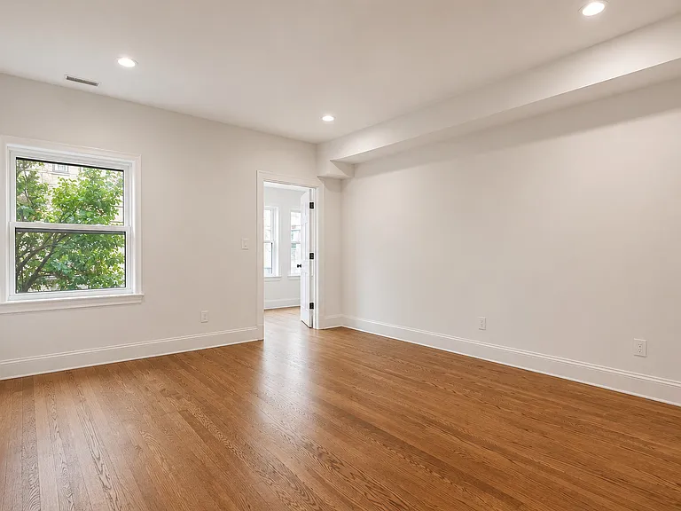 6914 N Sheridan Rd #2 — Photo 13