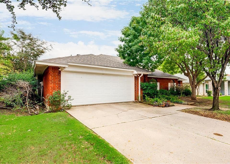 1st image of 2124 Bentley Dr