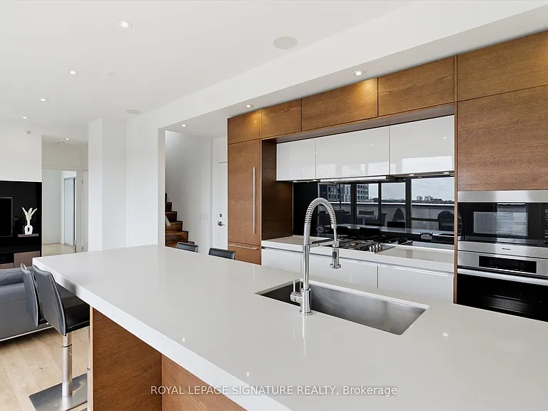 1205 Queen St W #Penthouse 704 — Photo 9