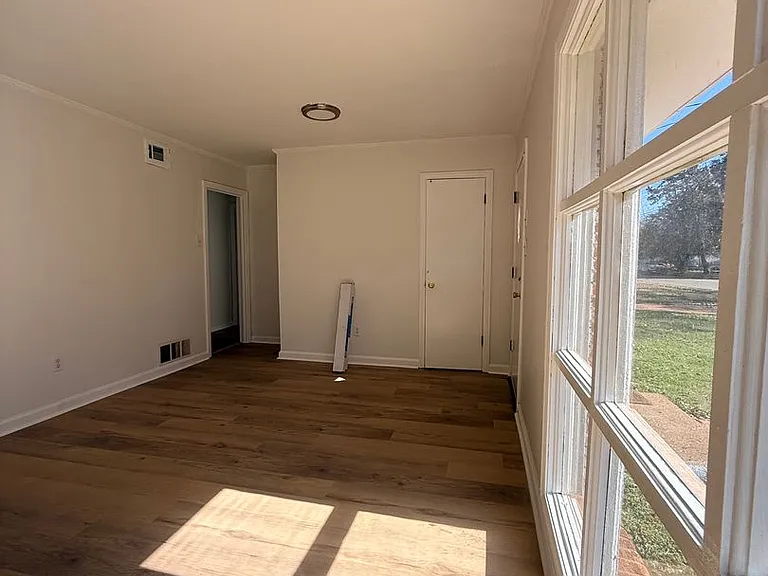 1817 Texas Ct — Photo 4