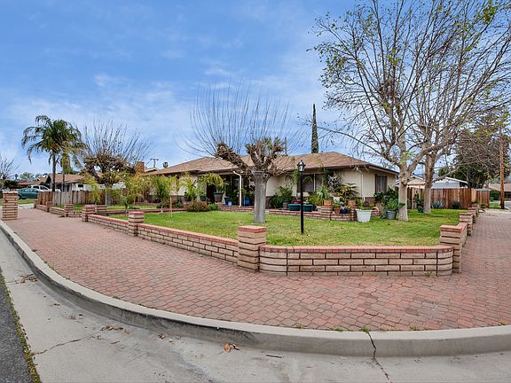 3rd image of 40825 Camellia Dr