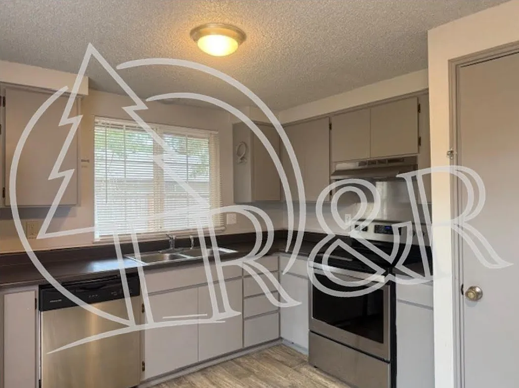 2 bed, 800 sqft, $1,650 — Photo 3
