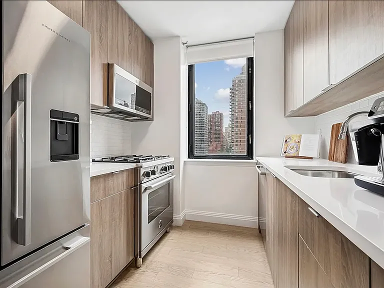 345 E 94th St #8E — Photo 11