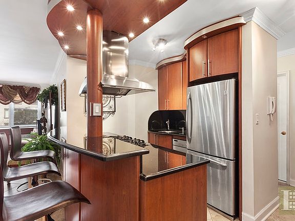 2nd image of 200 E 84th St APT 3D