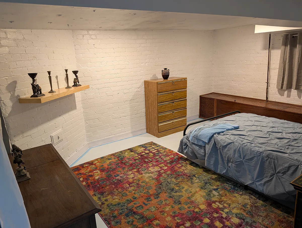 1 Bedroom with Double Sized Bed - Davenport Rd