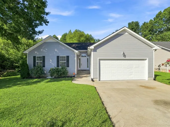 1672 Parkside Dr, Clarksville, TN 37042