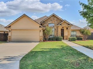 112 N Elise Dr, La Vernia, TX 78121