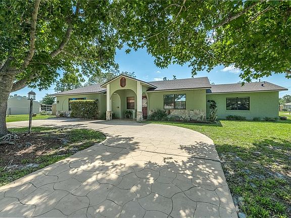 3rd image of 801 Farrington Dr