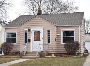 4634 N Woodruff Ave, Whitefish Bay, WI