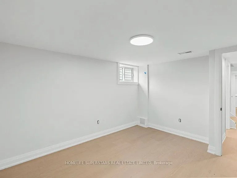 855 Garth St #LOWER — Photo 10