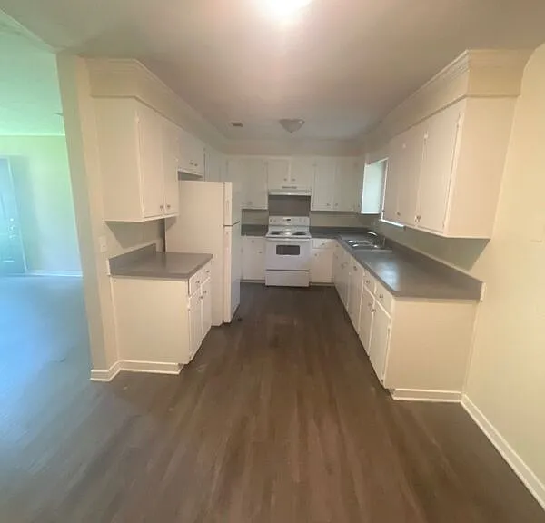 1010 Deryll St — Photo 8