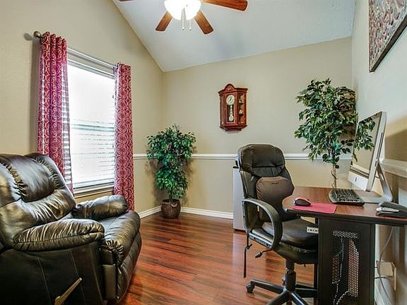 4th image of 1020 Rock Springs Dr