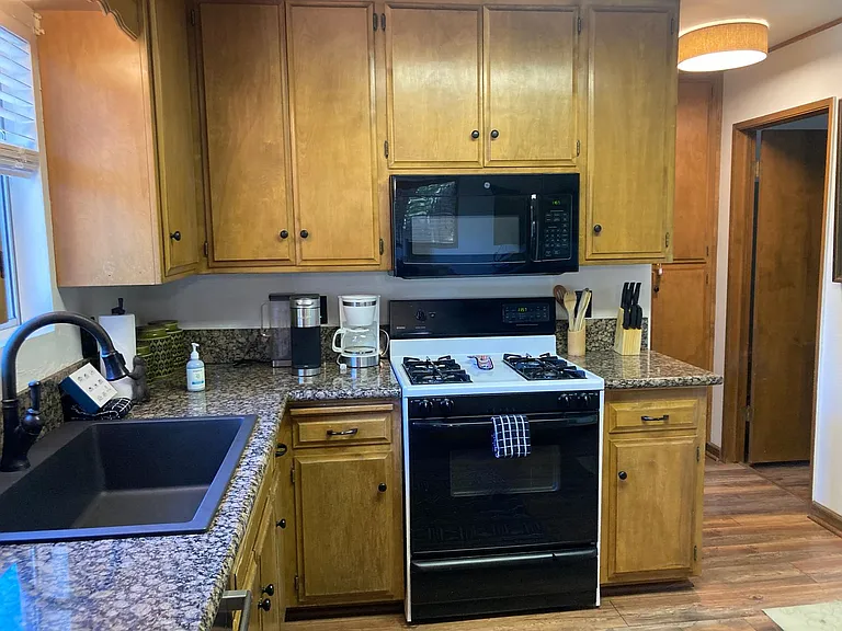 676 Grass Valley Rd — Photo 20