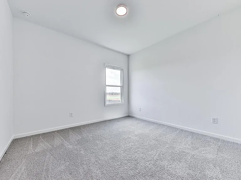 611 Elwick Ln — Photo 18
