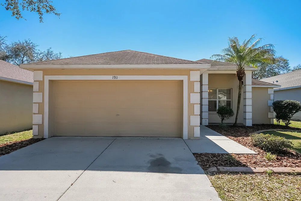 3 bed, 2.0 bath, 1195 sqft, $3,200 — Photo 1
