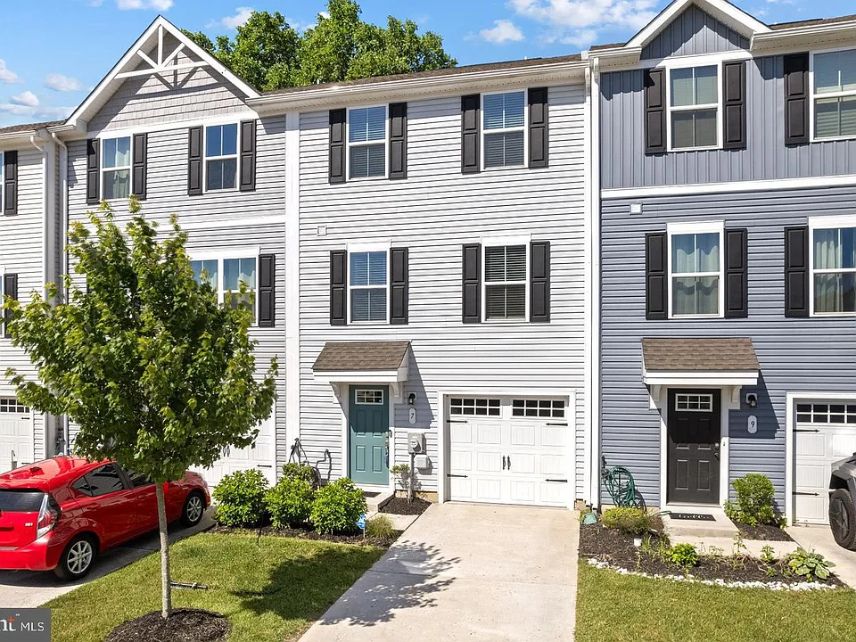 7 F Parsons Blvd