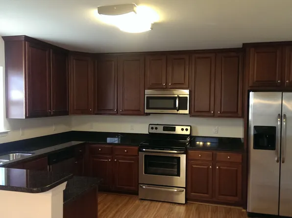 558 Fox Hill Rd, Hampton, VA 23669