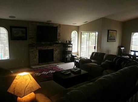 3rd image of 30909 Glen Oak Dr