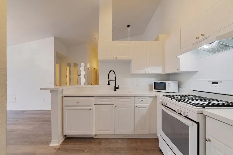2 bed, 2.0 bath, 1212 sqft, $1,650 — Photo 3
