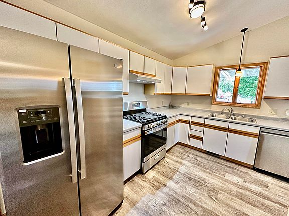 4th image of 447 Evans Dr