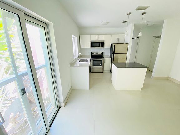 5th image of 6889 Bay Dr #101