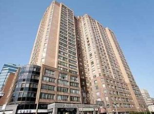633 Bay St #406, Toronto, ON M5G 2G4