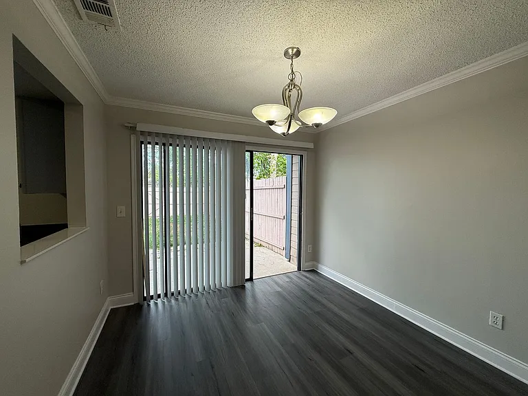 2982 Embassy Ct — Photo 6