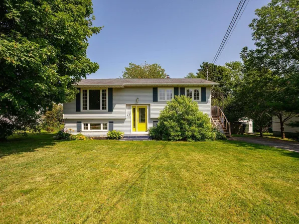 40 Poplar Dr, Cornwall, PE C0A 1H4