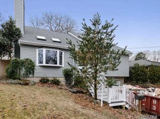20 Woodland St, Huntington, NY 11743