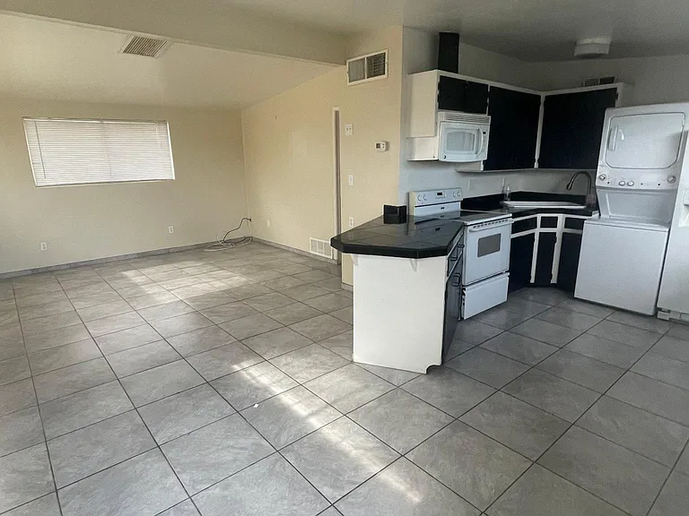 1314 N Venice Ave — Photo 3