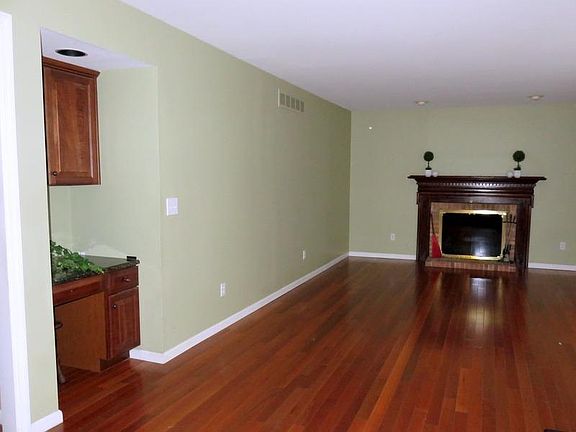2nd image of 4 Paisley Dr