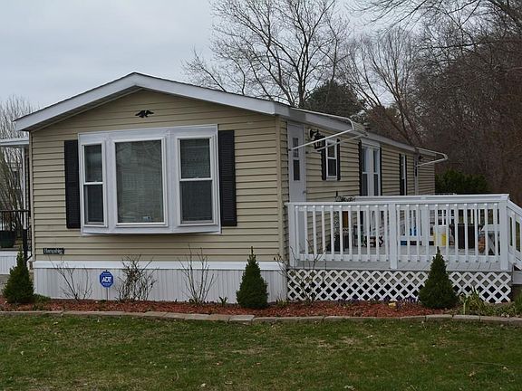 3rd image of 19 Melissa Dr