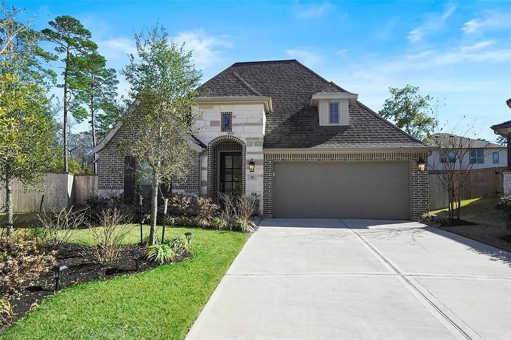 4 bed, 3.0 bath, 2604 sqft, $3,800 — Photo 1