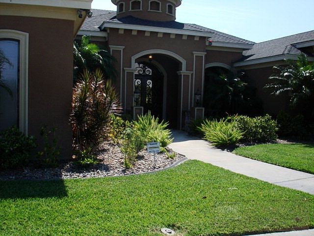2nd image of 1205 Altas Palmas Rd